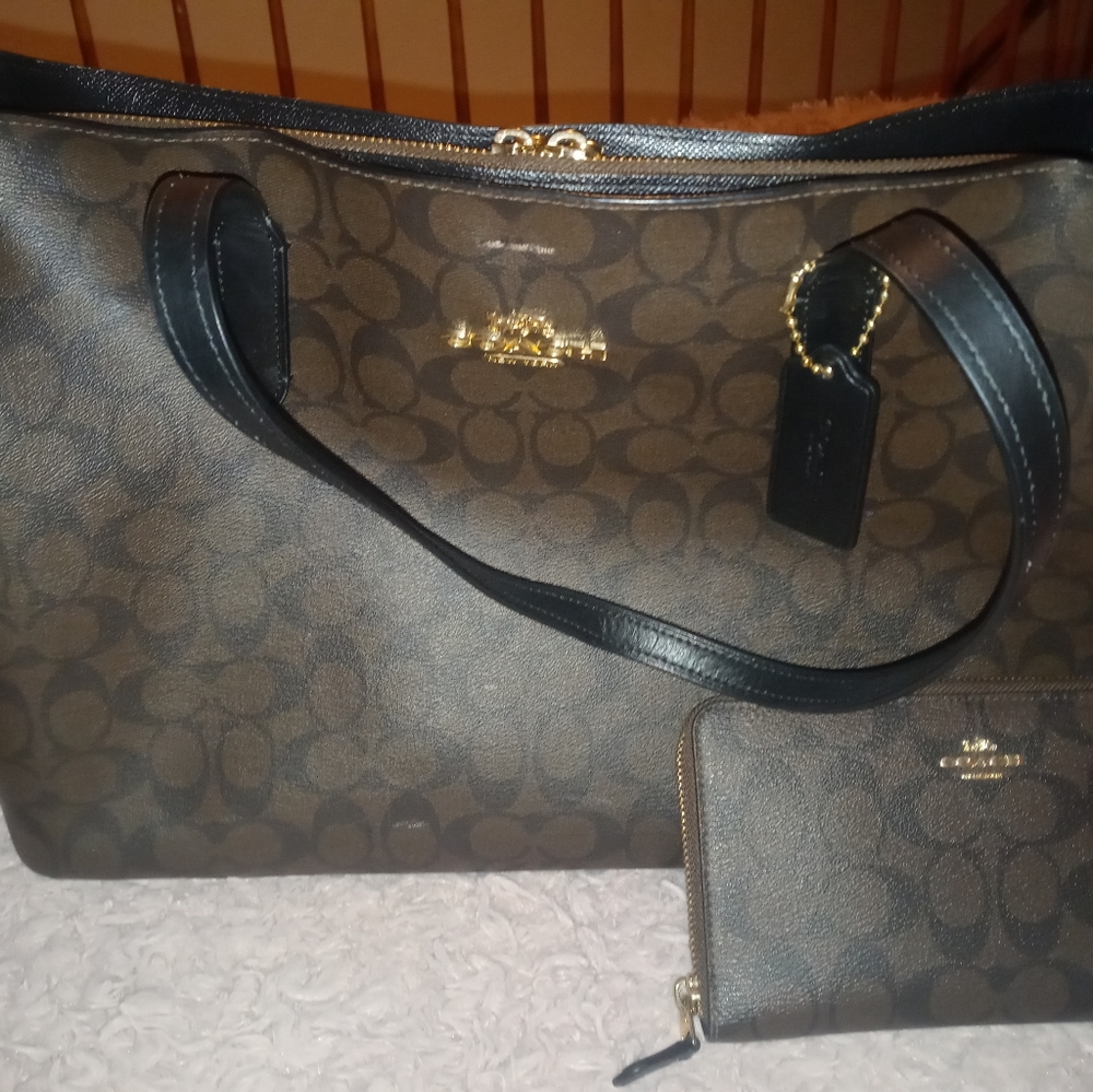 Nice coach purse with matching wallet